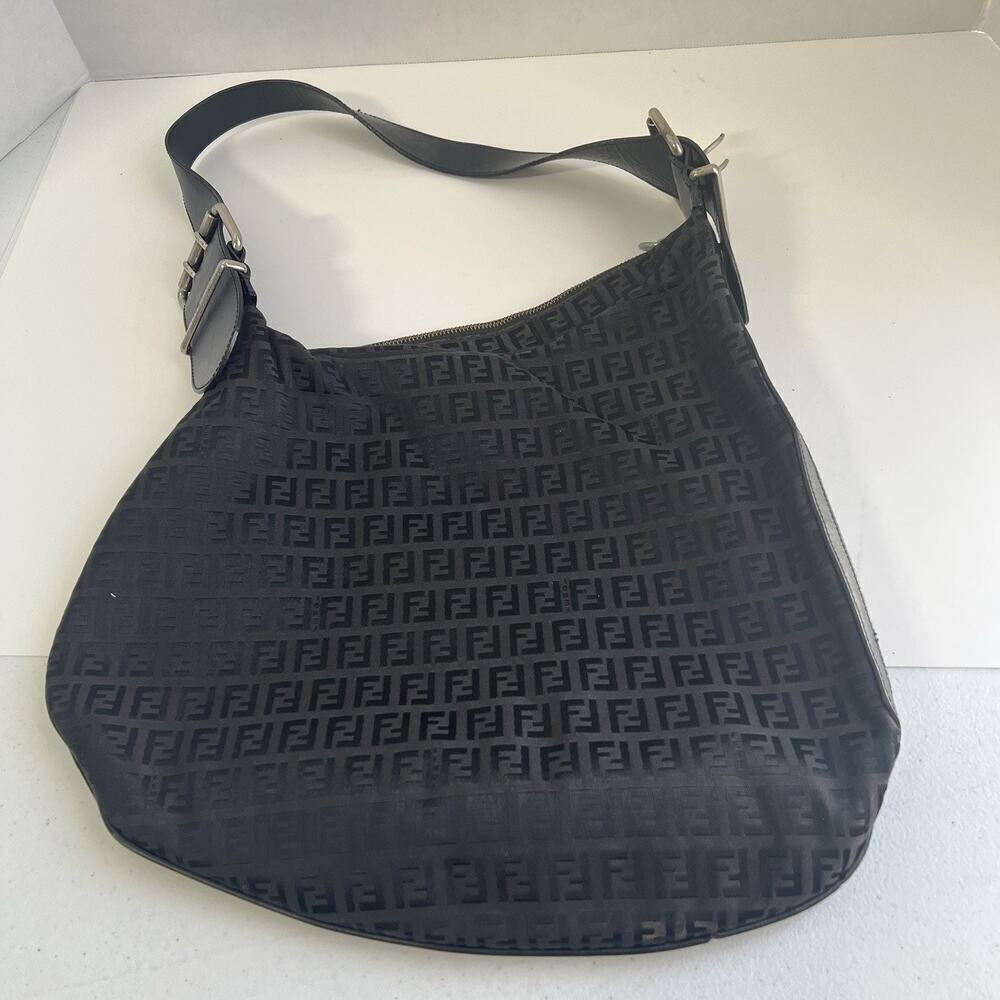 Authentic Fendi Vintage Zucca Canvas And Leather Oyster Bag Black Zip Closure - Picture 8 of 16
